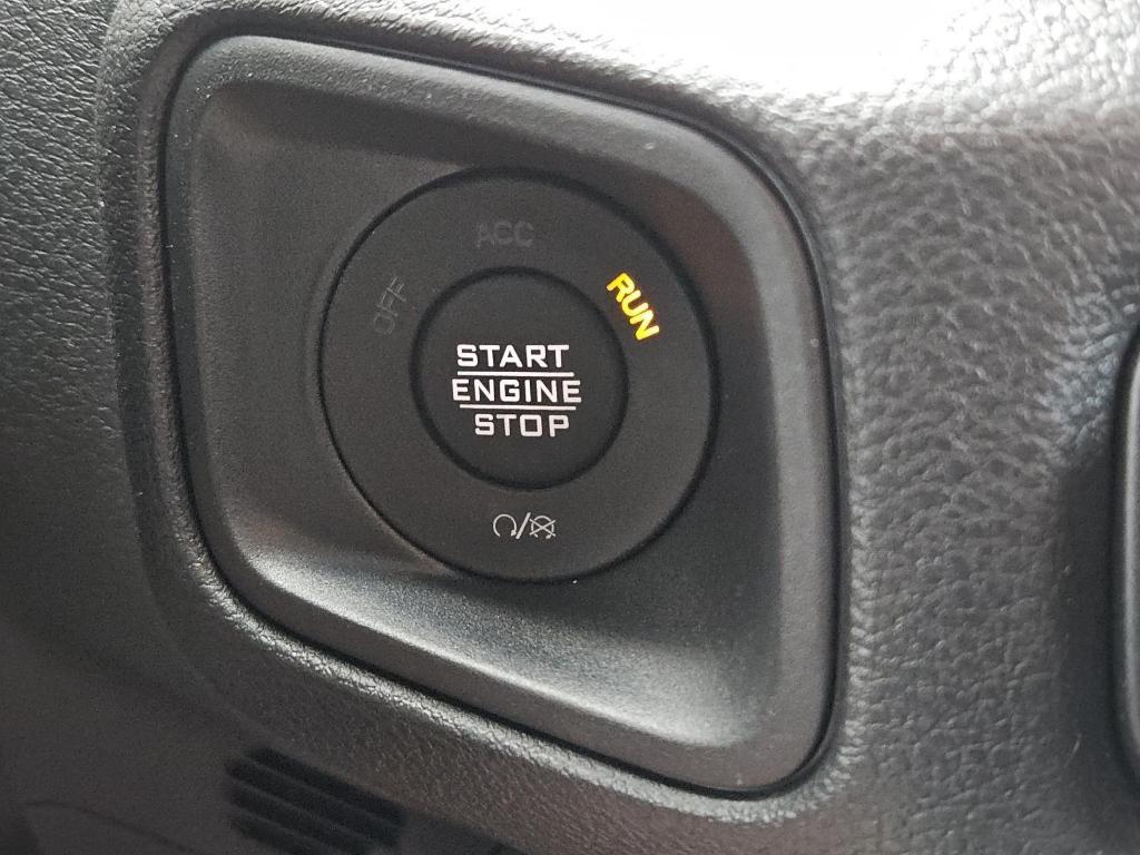 new 2025 Jeep Gladiator car, priced at $43,839