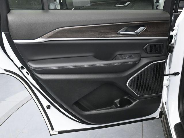 new 2026 Jeep Grand Cherokee L car, priced at $41,301