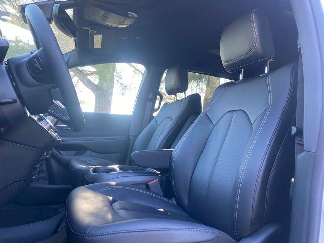new 2027 Chrysler Pacifica car, priced at $46,384