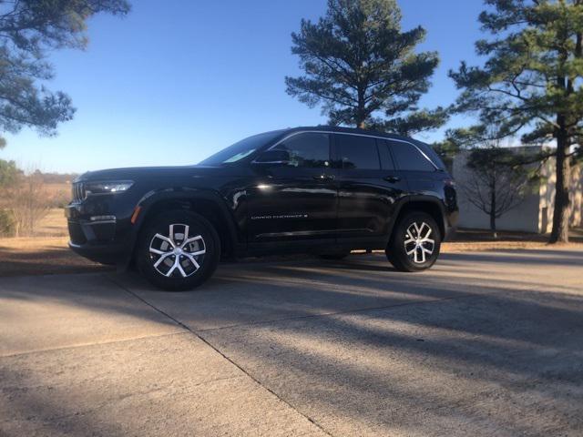 used 2024 Jeep Grand Cherokee car, priced at $31,862
