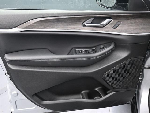 new 2025 Jeep Grand Cherokee car, priced at $50,667