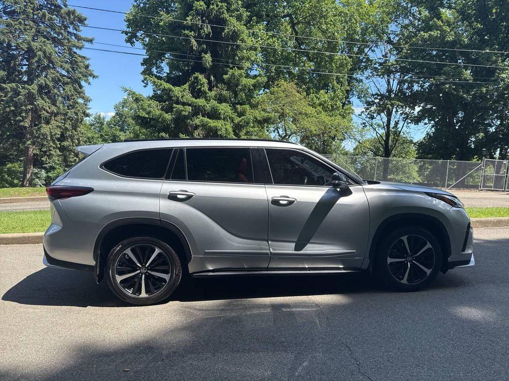 used 2021 Toyota Highlander car, priced at $27,500