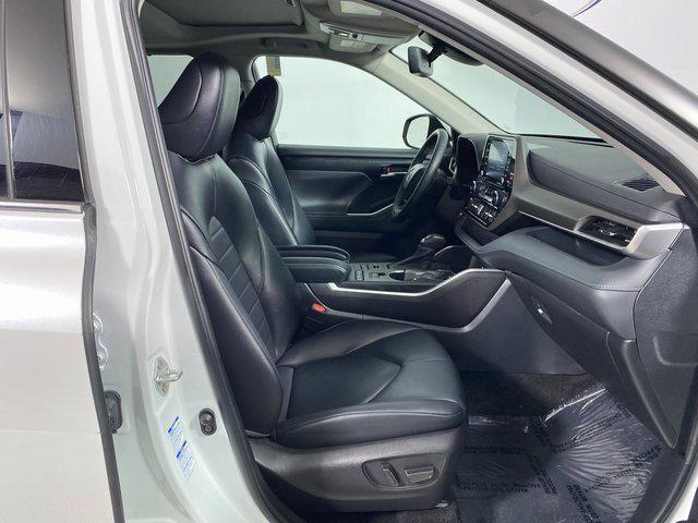 used 2022 Toyota Highlander car, priced at $30,990