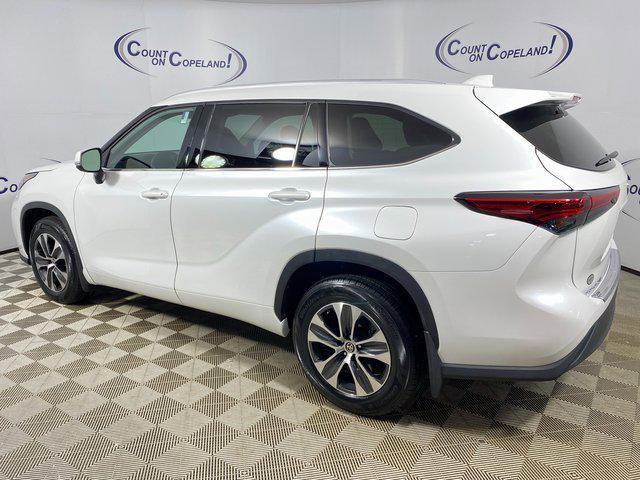 used 2022 Toyota Highlander car, priced at $30,990