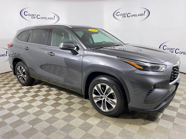 used 2022 Toyota Highlander car, priced at $34,995