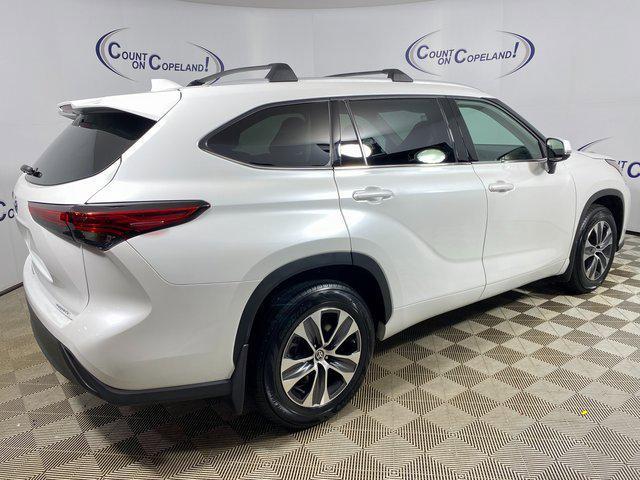 used 2022 Toyota Highlander car, priced at $34,495