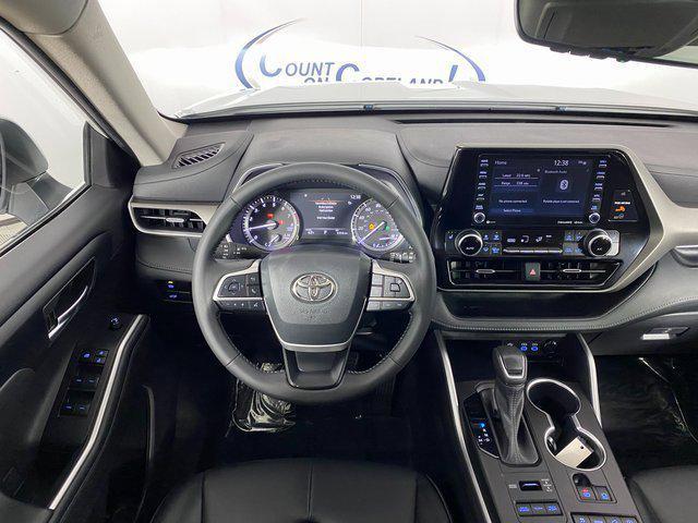 used 2022 Toyota Highlander car, priced at $34,495