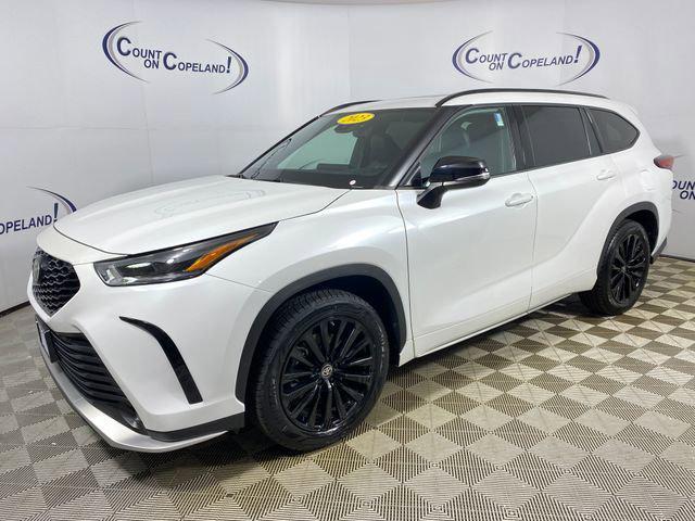 used 2023 Toyota Highlander car, priced at $39,995