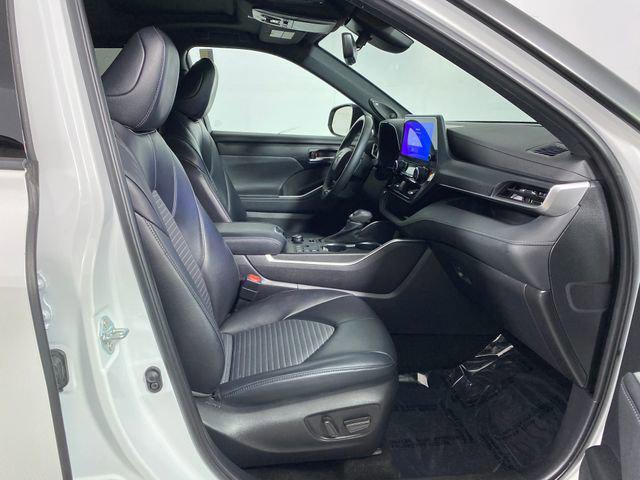 used 2023 Toyota Highlander car, priced at $39,995