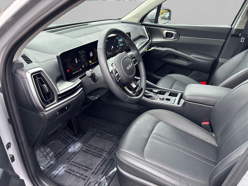 used 2025 Kia Sorento car, priced at $29,317