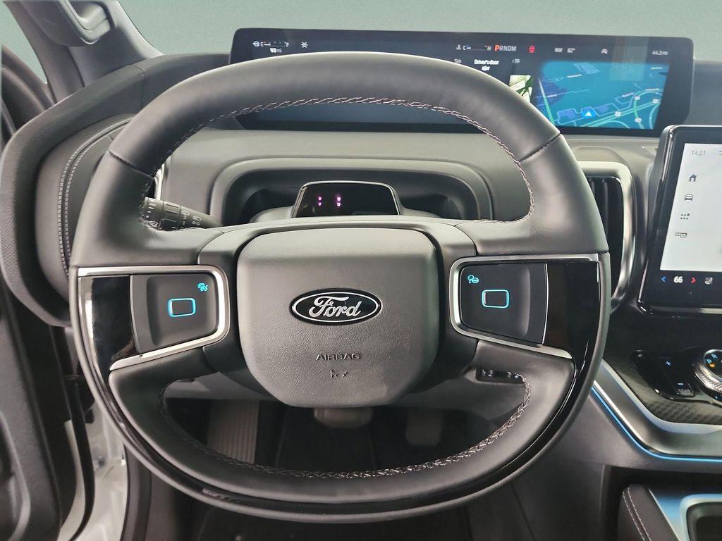 new 2025 Ford Expedition car, priced at $77,286