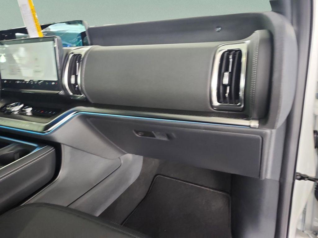 new 2025 Ford Expedition car, priced at $77,286