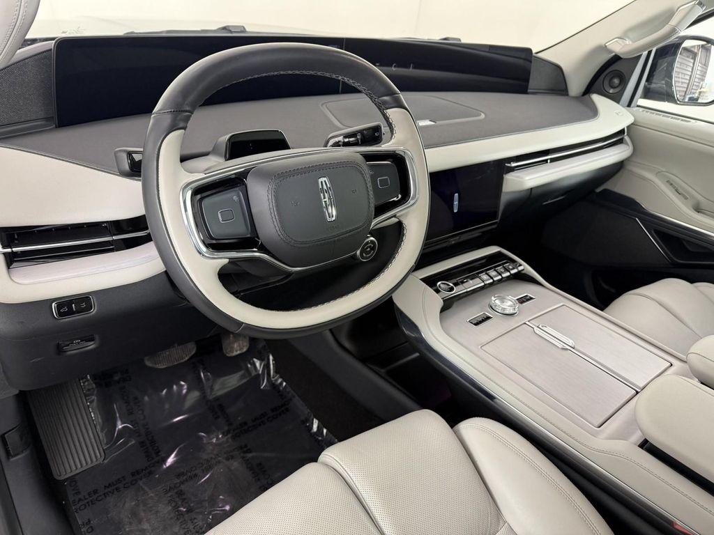 used 2025 Lincoln Navigator L car, priced at $91,998