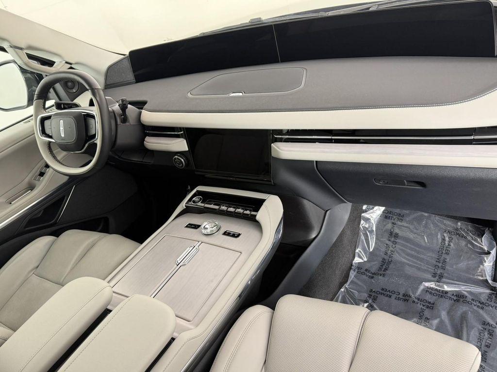 used 2025 Lincoln Navigator L car, priced at $91,998