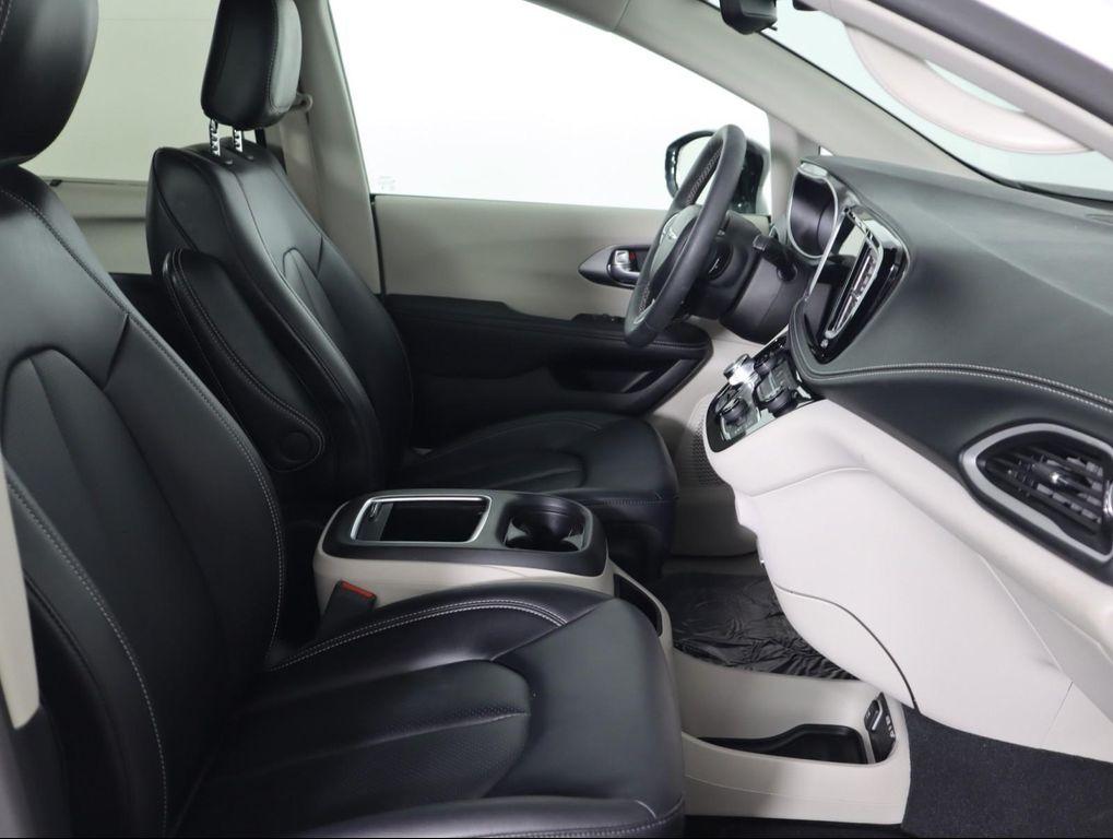 used 2024 Chrysler Pacifica car, priced at $33,500