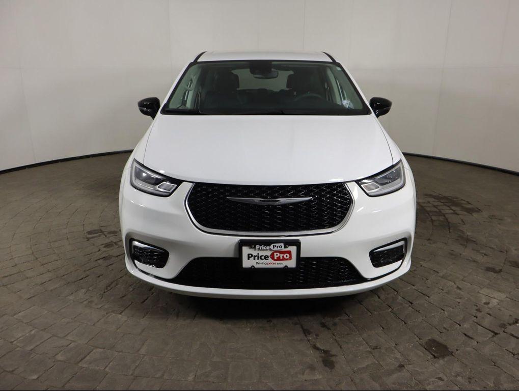 used 2024 Chrysler Pacifica car, priced at $33,500