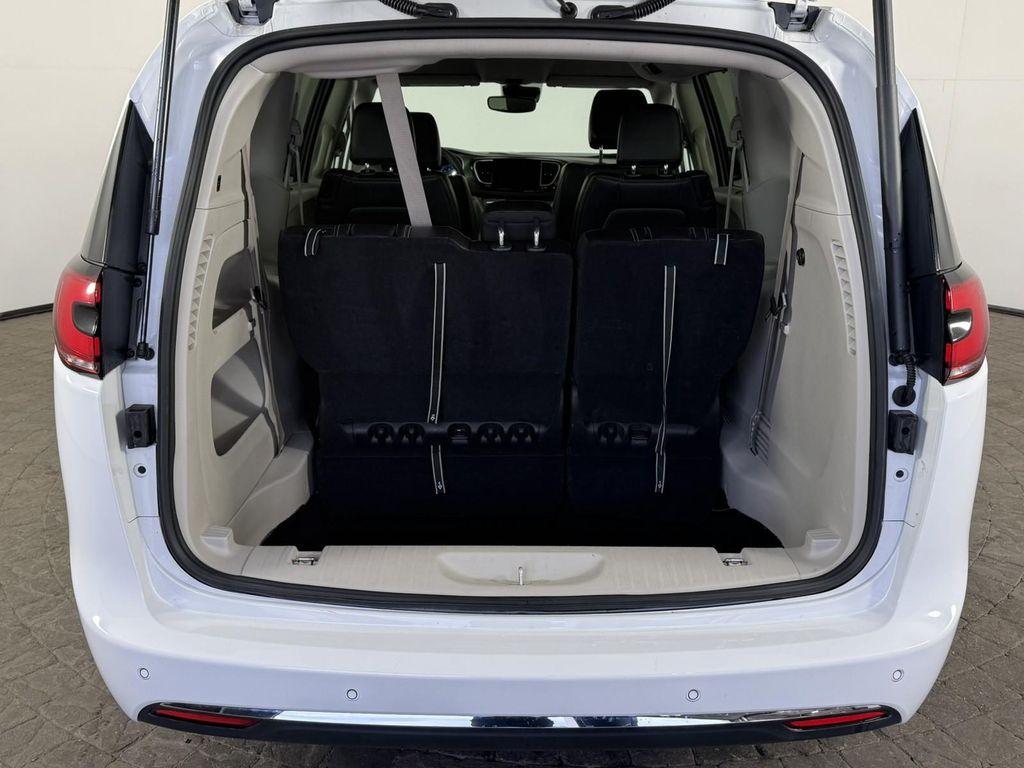used 2024 Chrysler Pacifica car, priced at $27,998