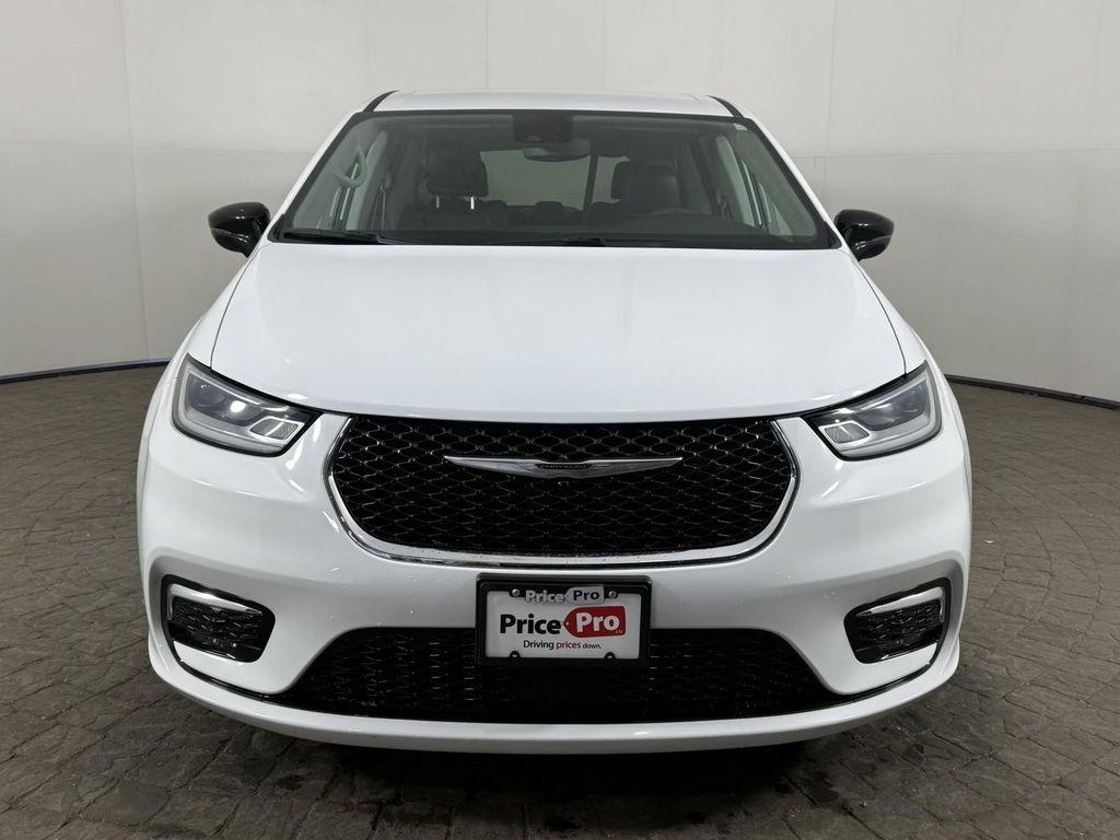 used 2024 Chrysler Pacifica car, priced at $27,998