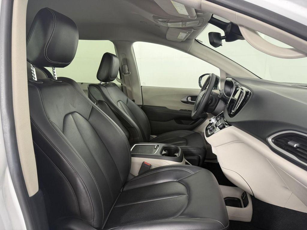 used 2024 Chrysler Pacifica car, priced at $27,998