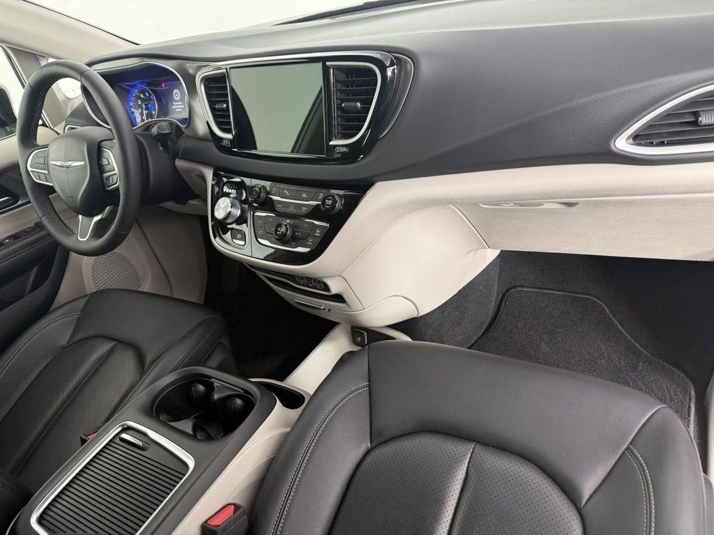 used 2024 Chrysler Pacifica car, priced at $27,998