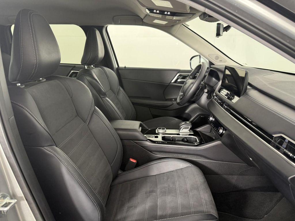 used 2025 Mitsubishi Outlander car, priced at $25,998