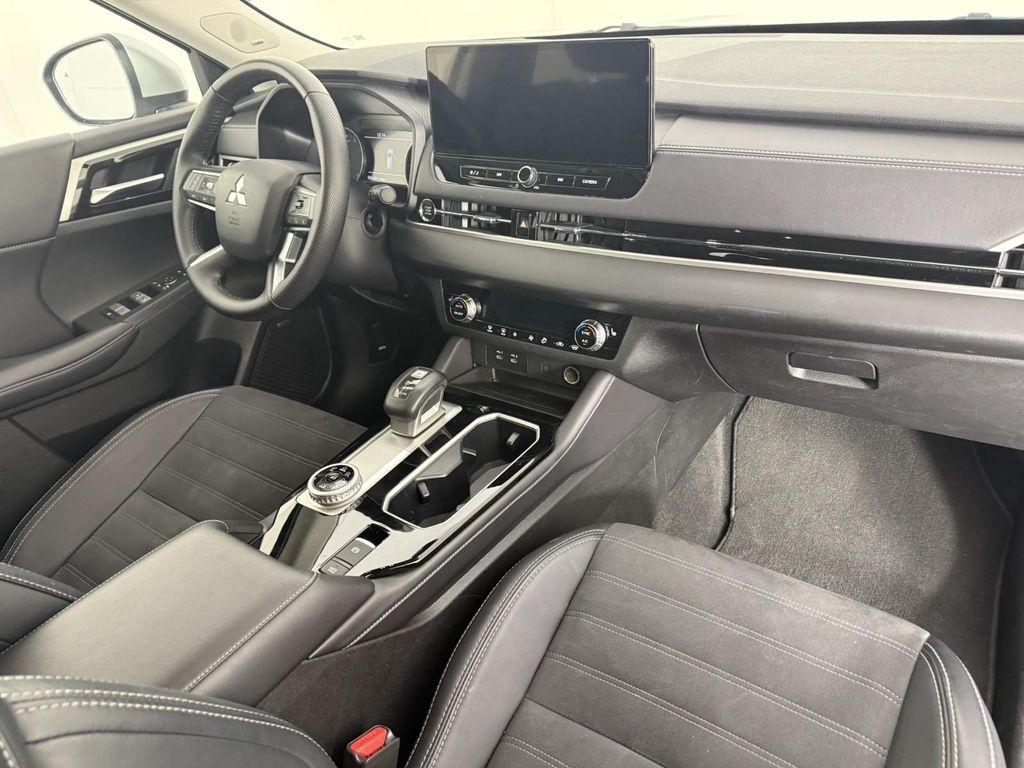used 2025 Mitsubishi Outlander car, priced at $25,998