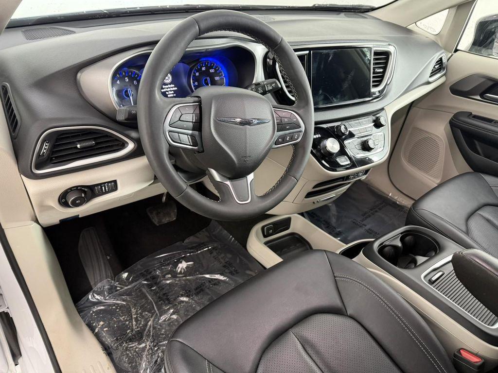 used 2024 Chrysler Pacifica car, priced at $29,498