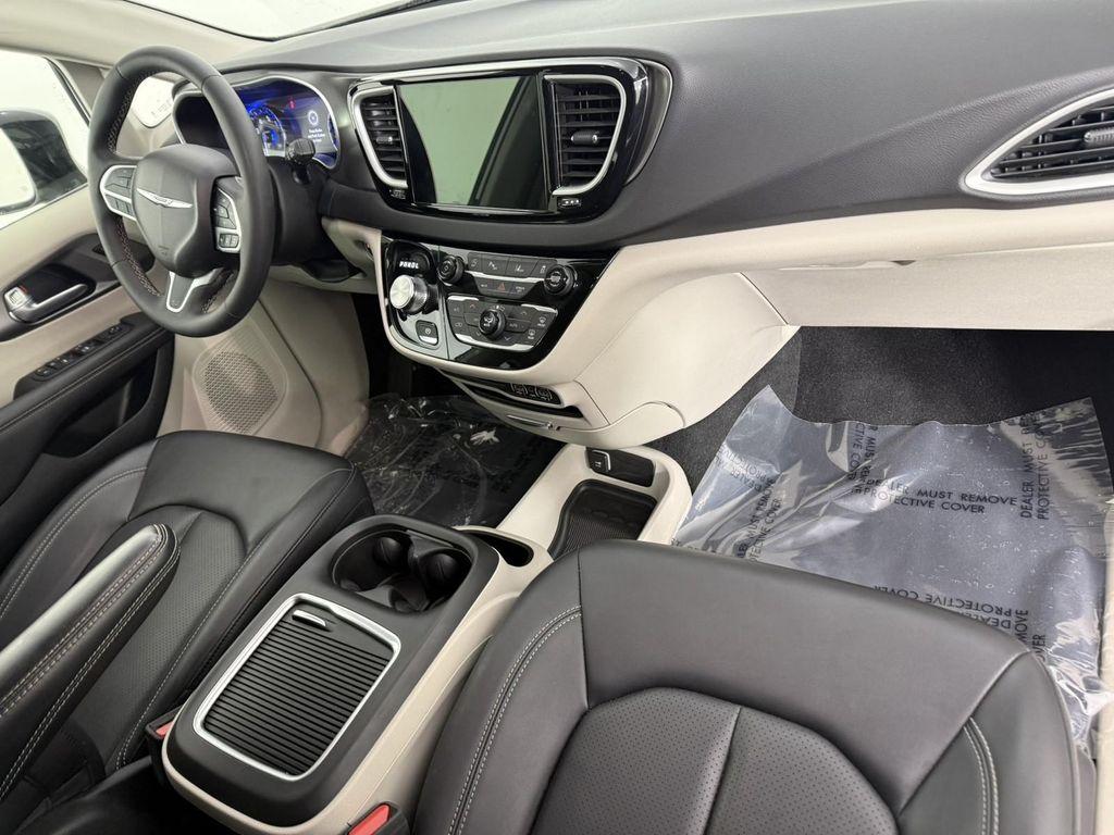 used 2024 Chrysler Pacifica car, priced at $29,498