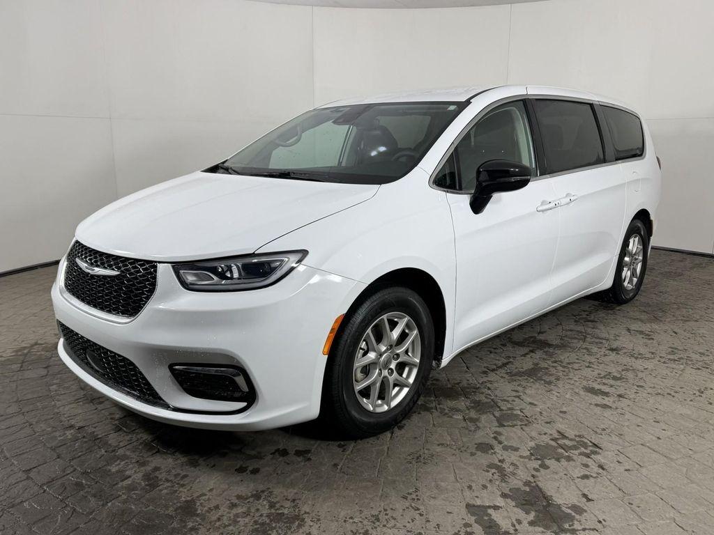 used 2024 Chrysler Pacifica car, priced at $29,498