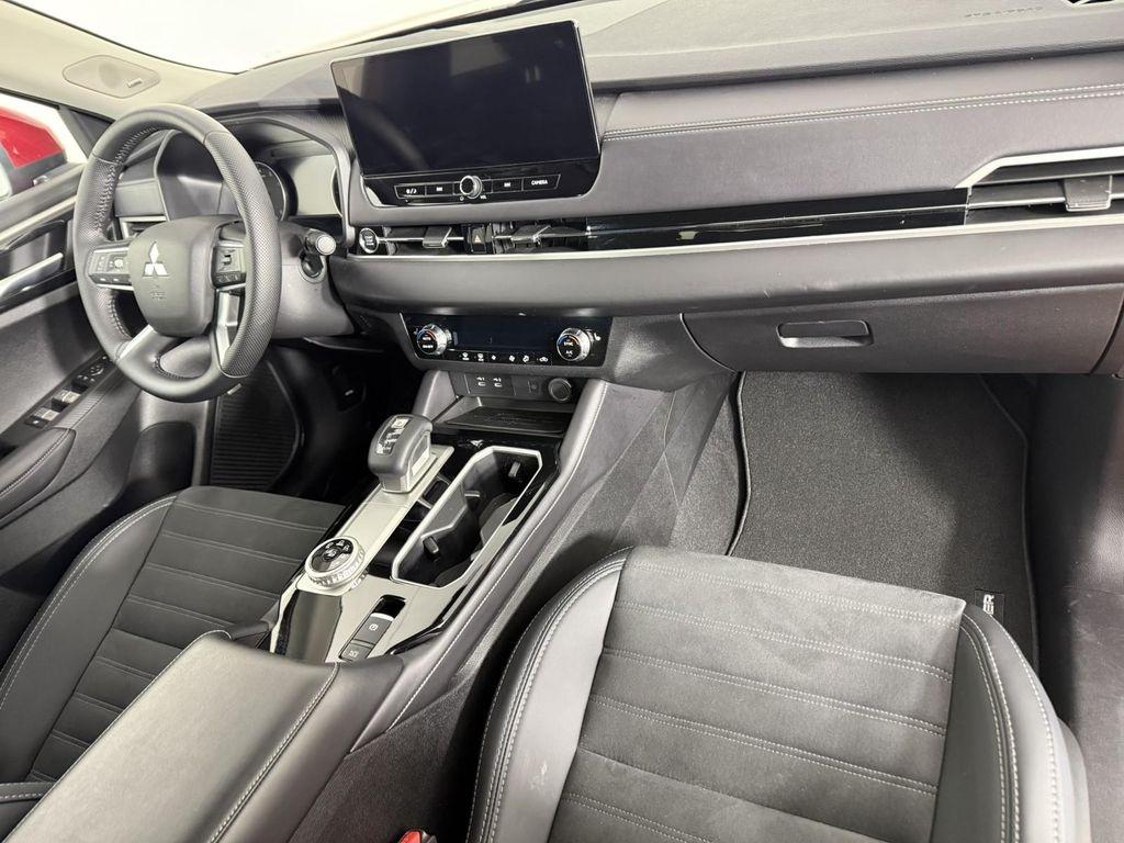 used 2025 Mitsubishi Outlander car, priced at $27,998