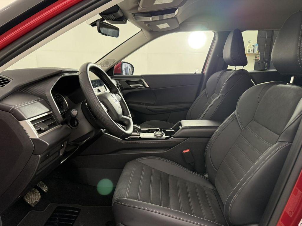 used 2025 Mitsubishi Outlander car, priced at $27,998