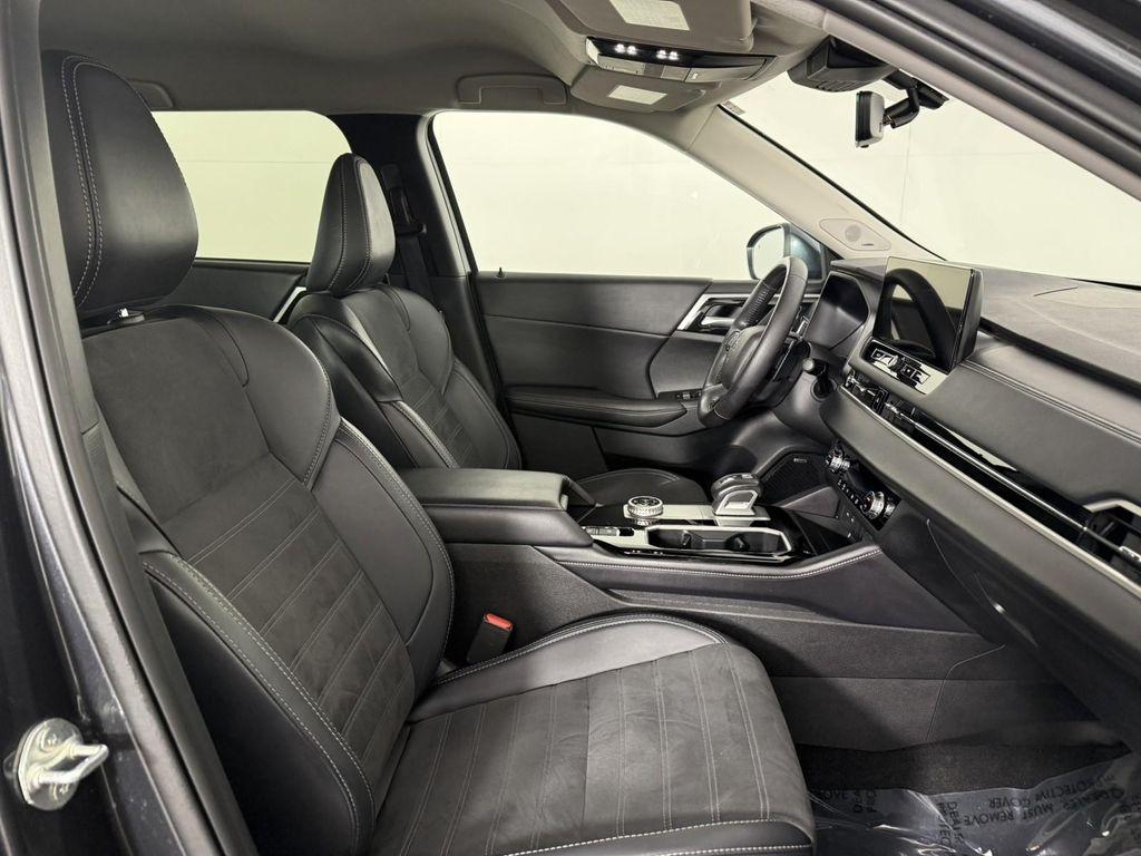 used 2025 Mitsubishi Outlander car, priced at $25,998