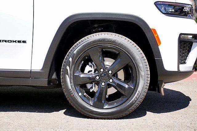 new 2026 Jeep Grand Cherokee car, priced at $40,670