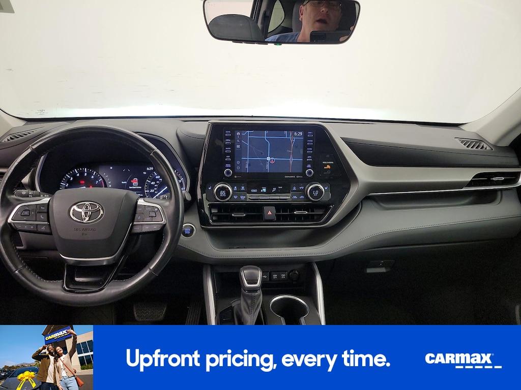 used 2021 Toyota Highlander car, priced at $34,998