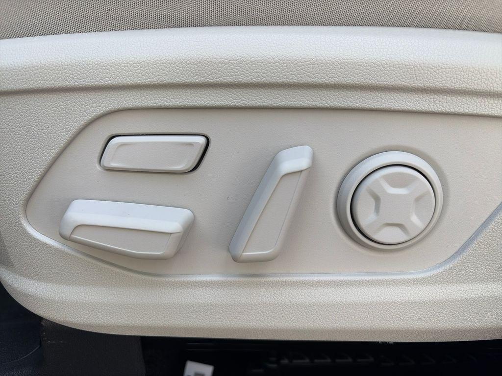 new 2026 Kia Sorento Hybrid car, priced at $43,689