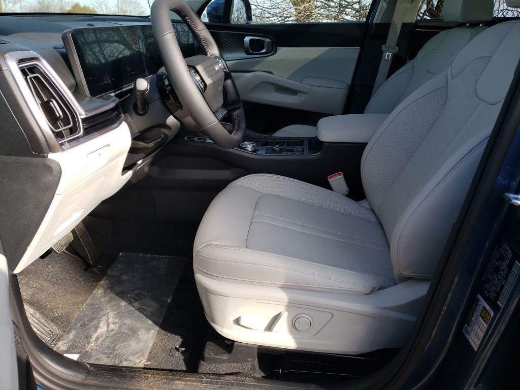 new 2026 Kia Sorento Hybrid car, priced at $39,453