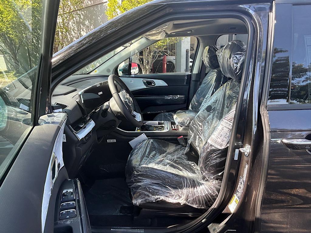 new 2025 Kia Carnival car, priced at $46,999
