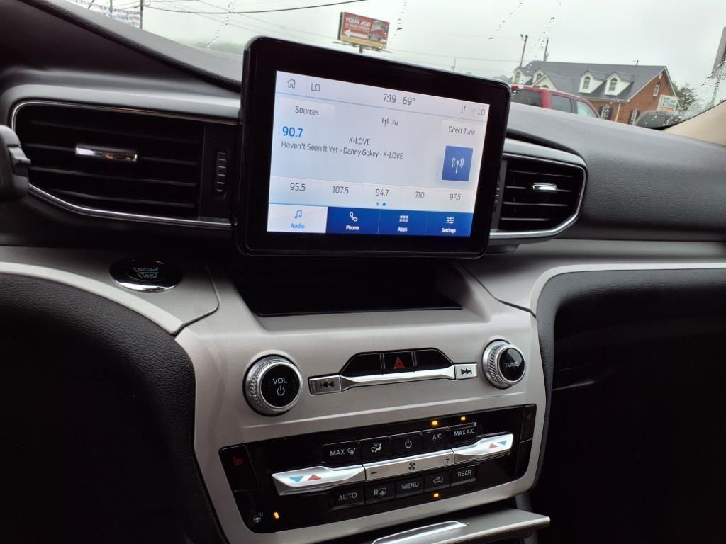 2023 Oxford White Ford Explorer