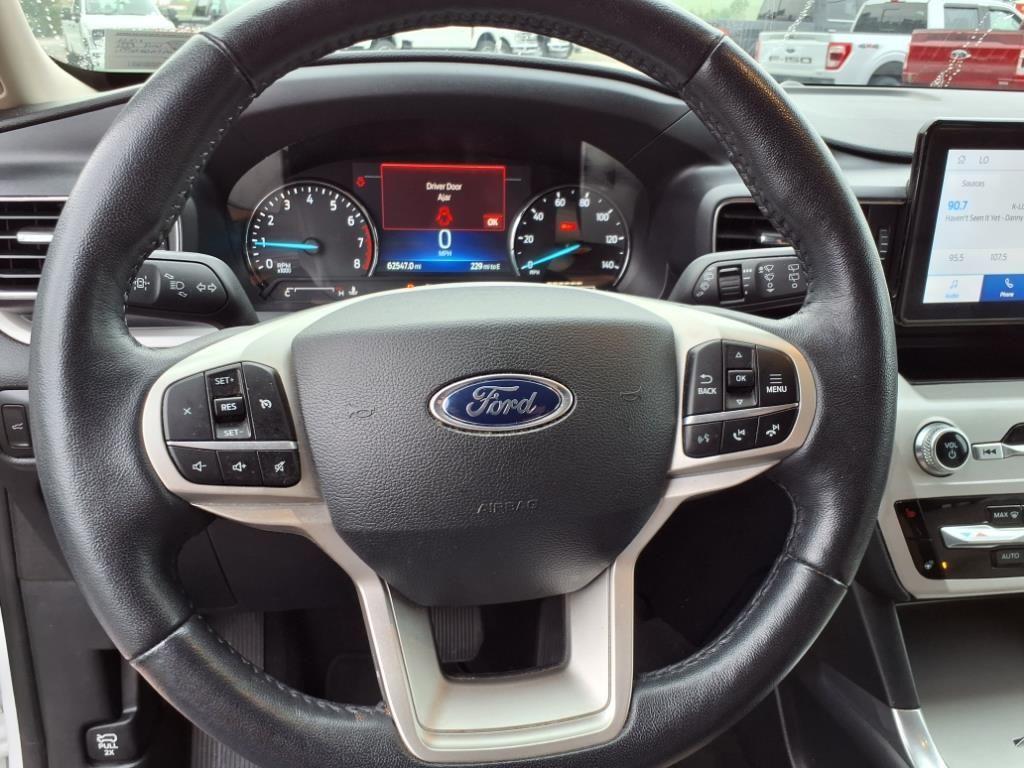 2023 Oxford White Ford Explorer
