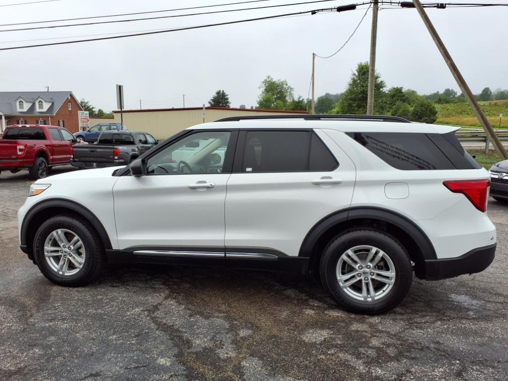 2023 Oxford White Ford Explorer