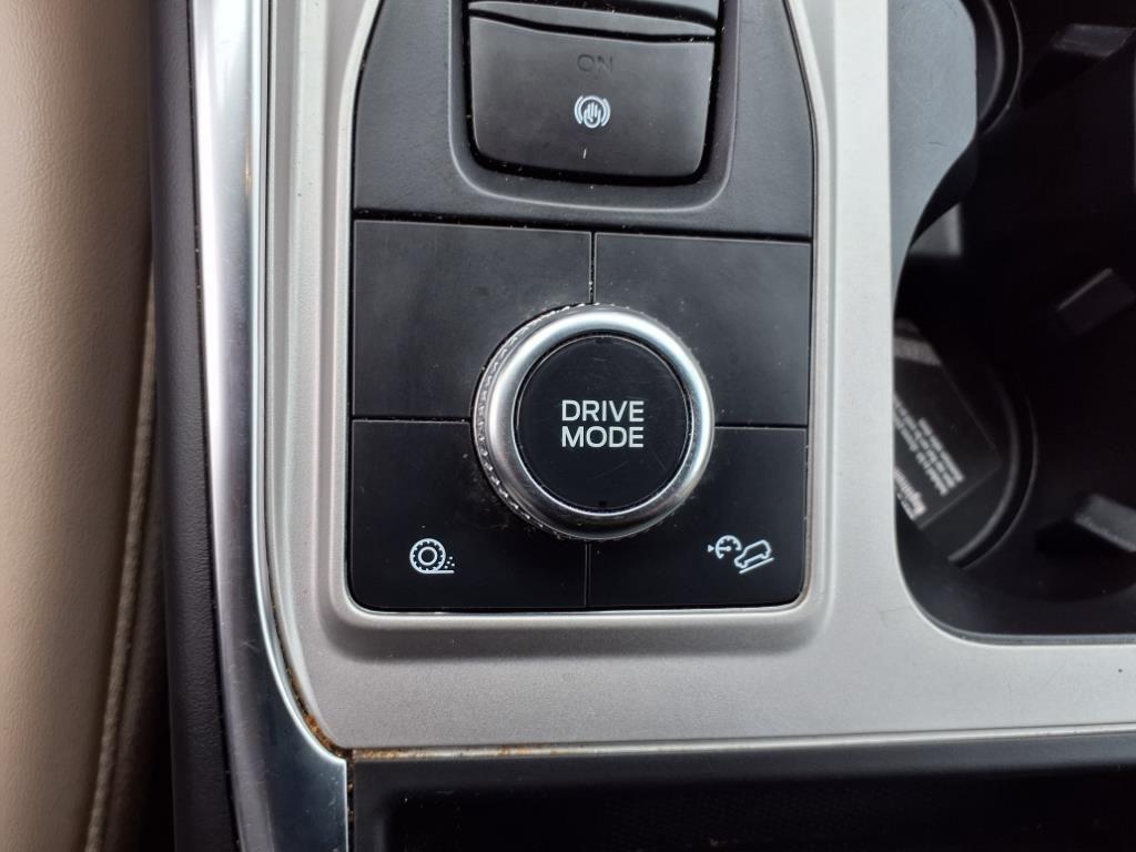 2023 Oxford White Ford Explorer