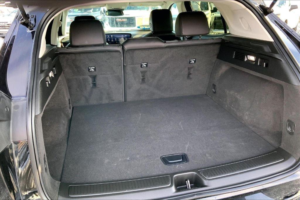 used 2025 Buick Envision car, priced at $27,000