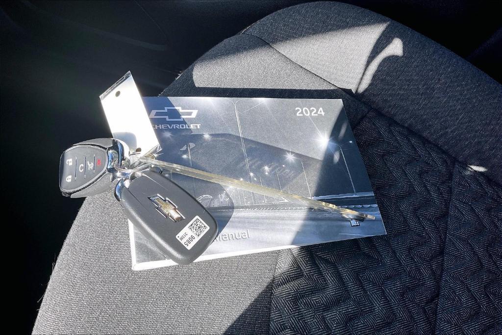 used 2024 Chevrolet Equinox car, priced at $19,000