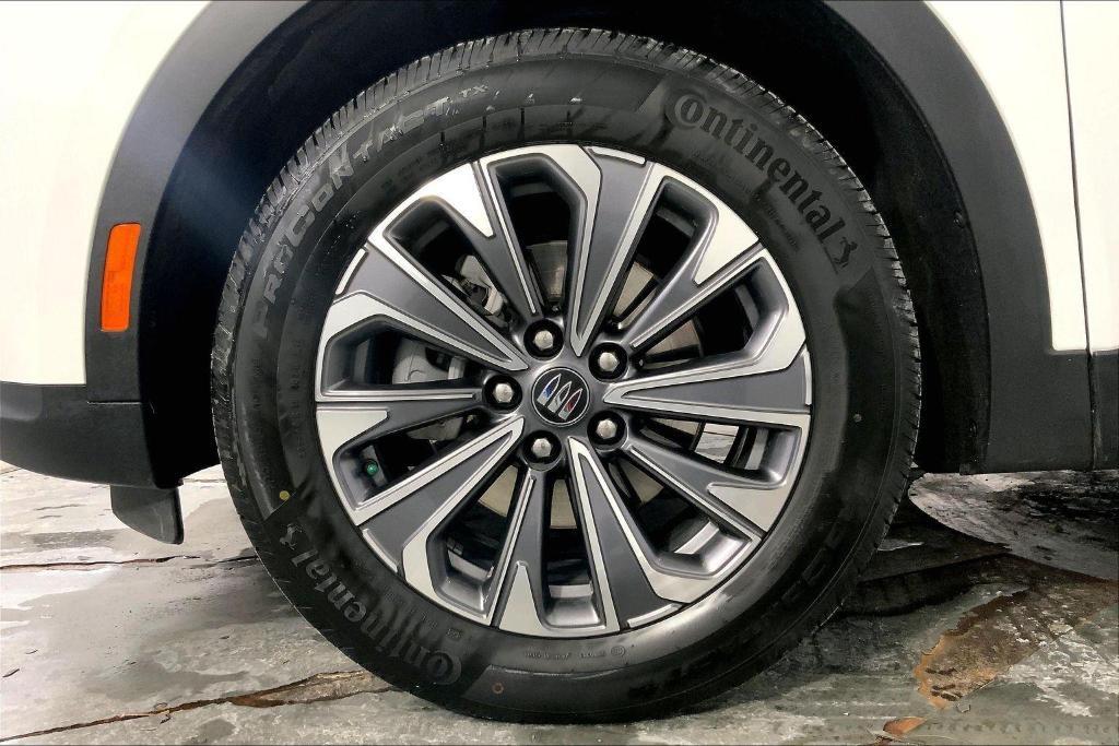 used 2025 Buick Envision car, priced at $26,000