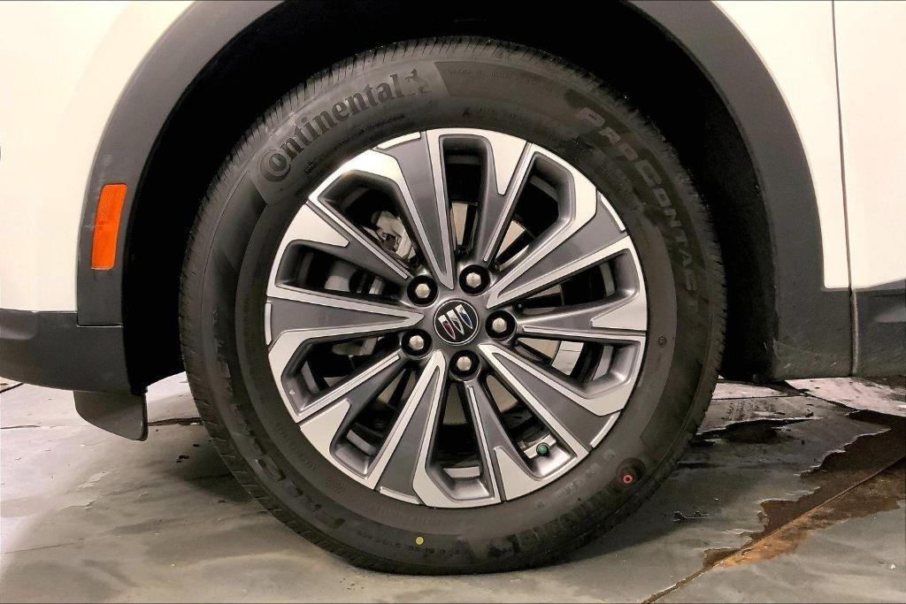 used 2025 Buick Envision car, priced at $26,000