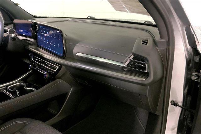 used 2024 Chevrolet Traverse car, priced at $32,000