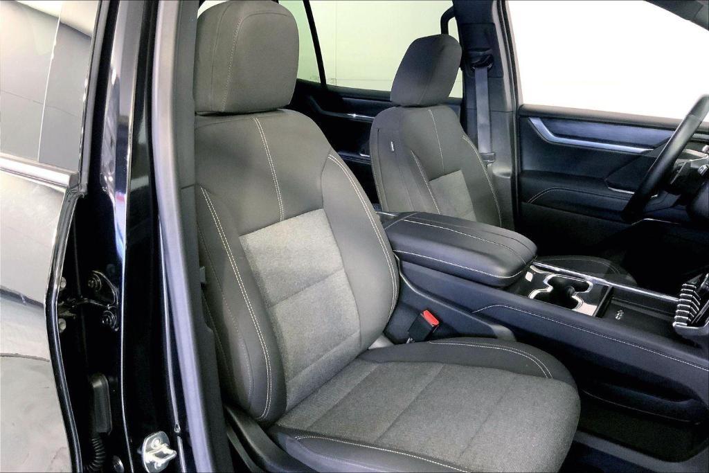 used 2025 GMC Acadia car, priced at $31,000