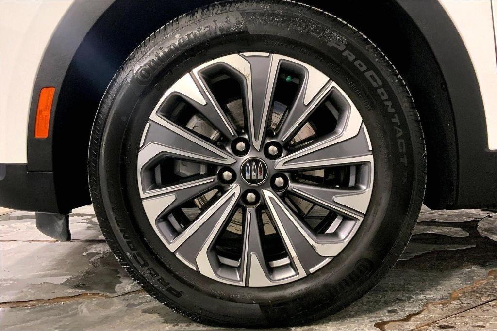 used 2025 Buick Envision car, priced at $24,000