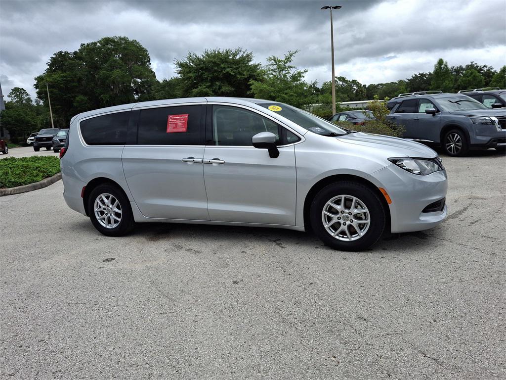 2022 Silver Mist Clearcoat Chrysler Voyager