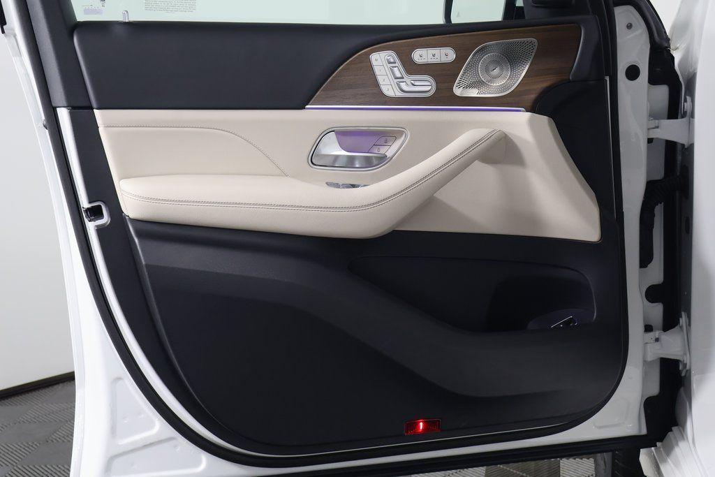 new 2025 Mercedes-Benz GLE 580 car, priced at $90,545